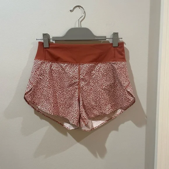 Athleta Women’s Run With It 3.5” Printed Short - Micro Cheetah Rust - Picture 2 of 5